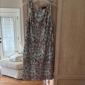Ivanka Trump Silver Sheath with needlepoint Dress Sleeveless Scoop Neck